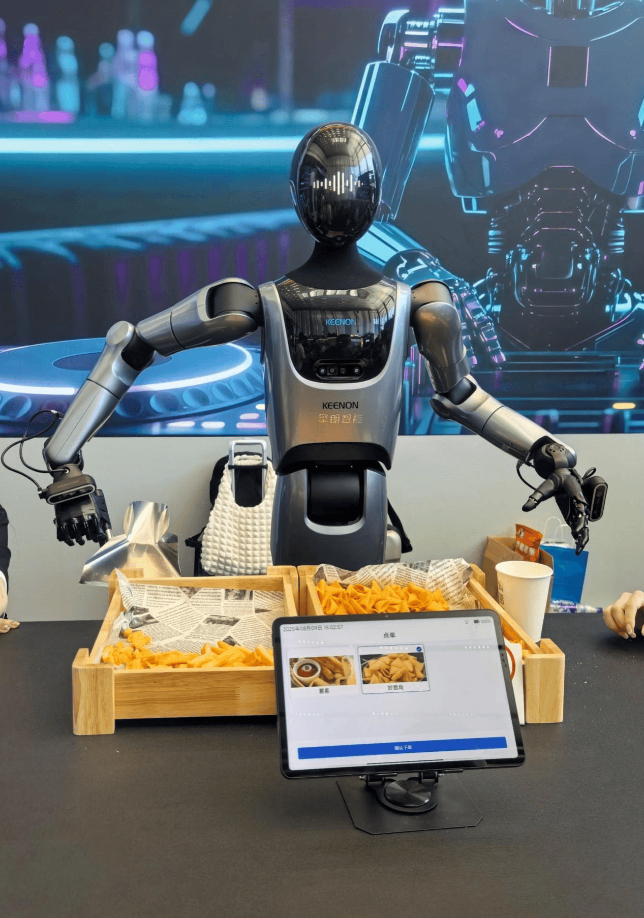 全产业链集结，2025世界机器人大会上演“机器人总动员”